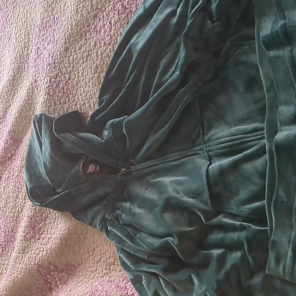 Victoria's secret Green velor sweat outfit brand new never worn. Great condition - Picture 4 of 4